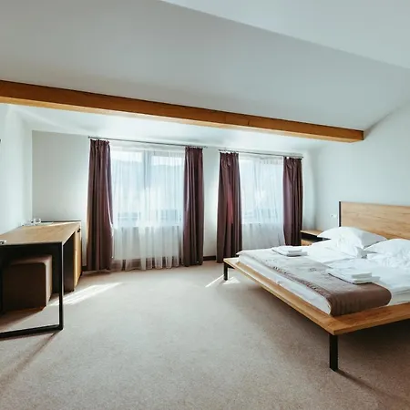 Huston Hotel *