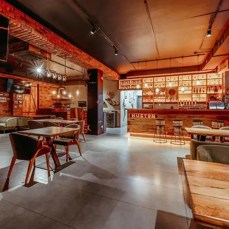 מלון Huston חוסט